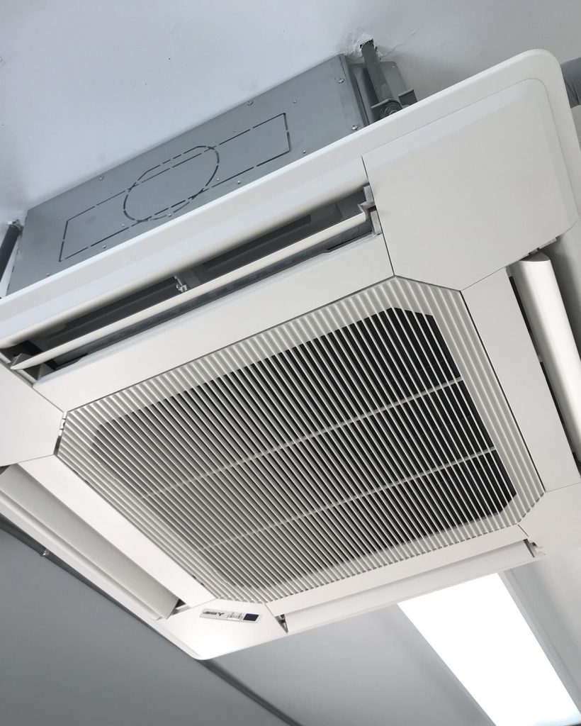 Ceiling mount type 4 direction air conditioner